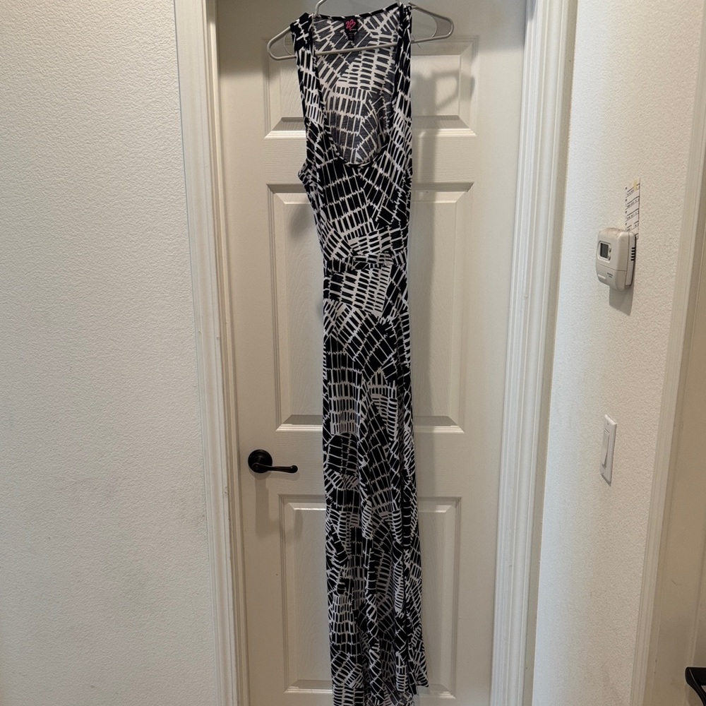 Black and White Geometric Maxi Dress